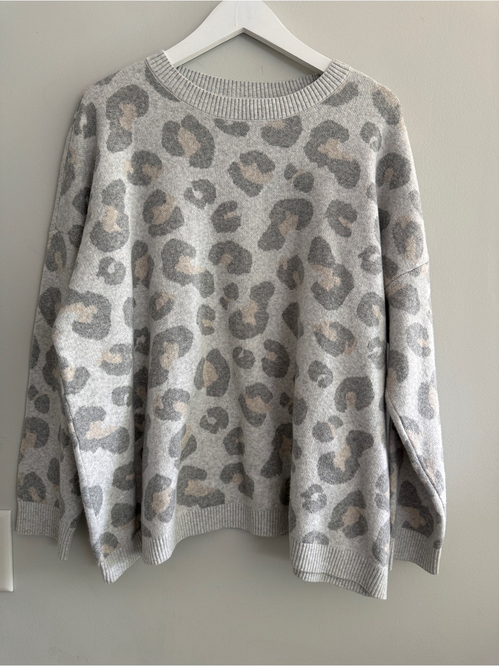 J. Jill 2X soft Women's Light Gray Leopard Print Crewneck Sweater Top Super!